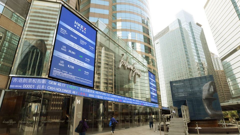 【午市焦點】港股半日升47點 兩萬點關(guān)口得而復(fù)失