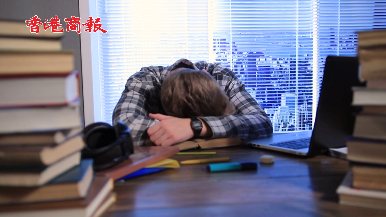 有片丨2名內(nèi)地學(xué)生在港被騙過(guò)千萬(wàn) 李家超回應(yīng)：警方與大學(xué)加強(qiáng)合作