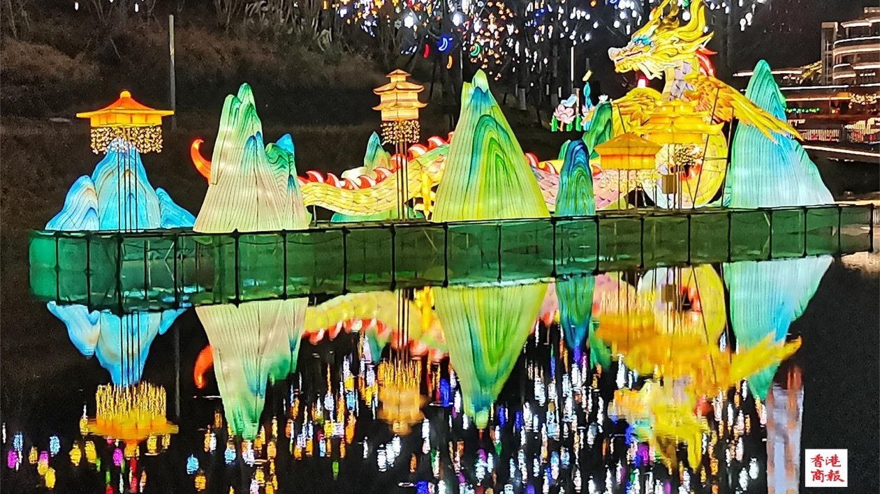 「三星璀璨 靈蛇獻(xiàn)瑞」 2025第十六屆德陽(yáng)燈會(huì)璀璨開(kāi)燈