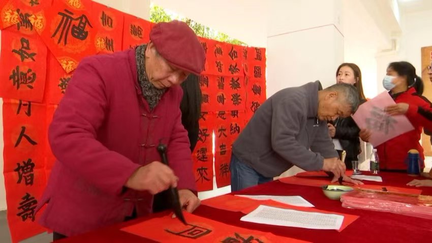 廣東韶關(guān)各服務(wù)站傳遞春節(jié)氣氛