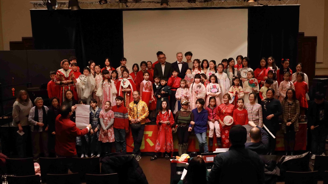 首屆「非遺」中國年慶?；顒釉诙鞲袼构枢l(xiāng)舉辦