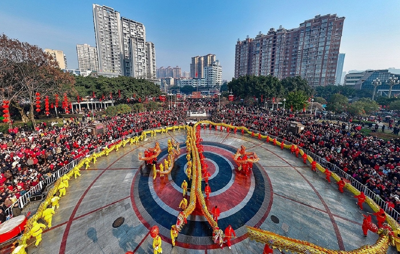 傳承中華傳統(tǒng)文化  四川什邡龍獅共舞鬧新春