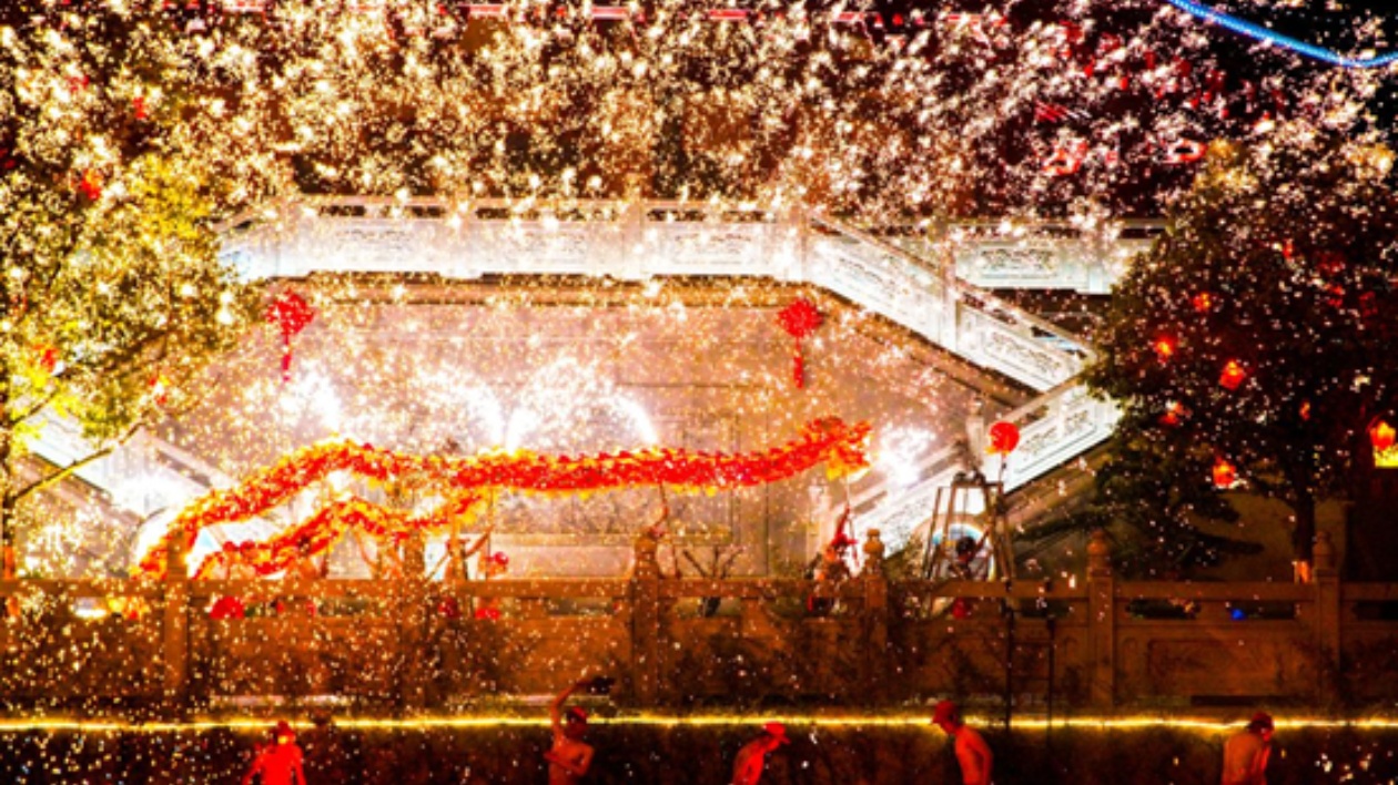 感受傳統(tǒng)民俗年味  綿陽方特山?；脽糁袊觊_幕