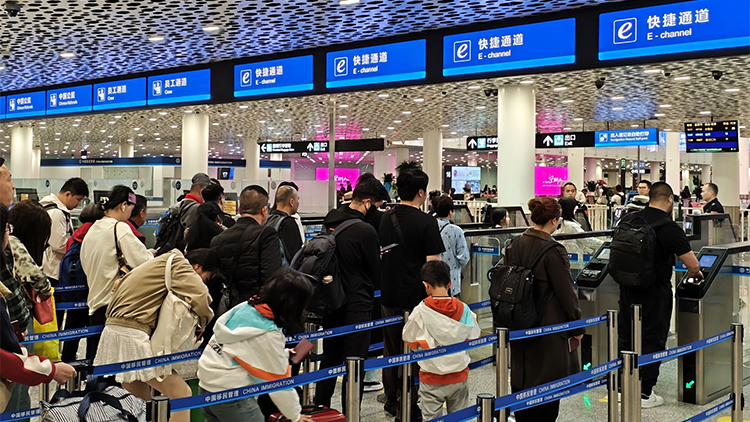 深圳機(jī)場口岸：出境遊持續(xù)火熱 預(yù)計(jì)未來三日迎入境高峰