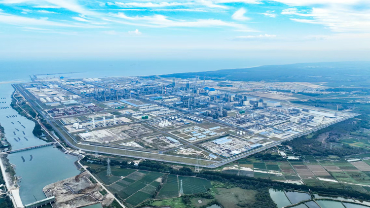 揭陽(yáng)市委書(shū)記曾風(fēng)保：推動(dòng)五大優(yōu)勢(shì)特色產(chǎn)業(yè)3年內(nèi)邁上5000億元新臺(tái)階