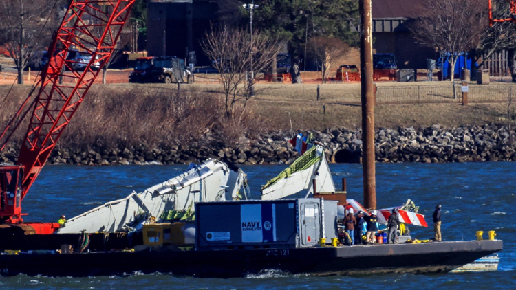 美撞機事故最新細節(jié)披露 黑鷹直升機被指關(guān)閉關(guān)鍵追蹤技術(shù)