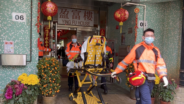 牛頭角盈富樓六旬女子因財困燒炭自殺 友人發(fā)現(xiàn)報警