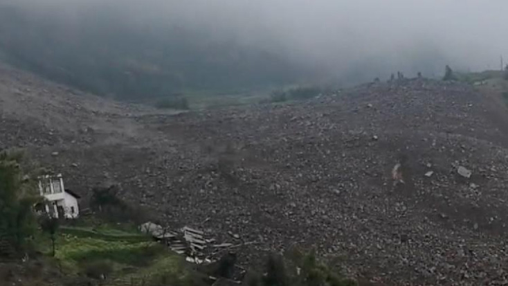 地質(zhì)災(zāi)害三級應(yīng)急響應(yīng)！應(yīng)急管理部工作組赴四川筠連縣山體滑坡現(xiàn)場指導(dǎo)救援