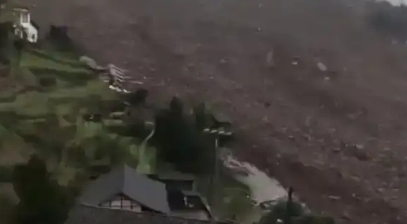 追蹤報道 | 四川筠連山體滑坡已造成10戶民房被掩埋、30餘人失聯(lián)