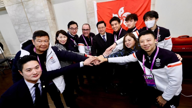 李家超探望受傷冰球隊(duì)員 讚香港運(yùn)動(dòng)員堅(jiān)守體育精神