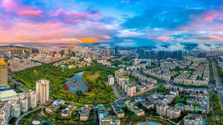 深圳龍崗召開高質(zhì)量發(fā)展大會(huì) 政策「大紅包」釋招商引智最強(qiáng)音！