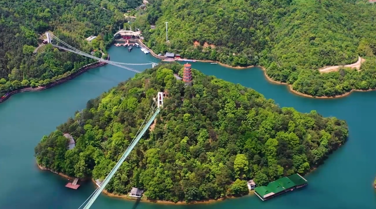  一湖融三城 區(qū)域「芯」發(fā)展 看《長沙一分鐘》邂逅綠心裏的湖光春色