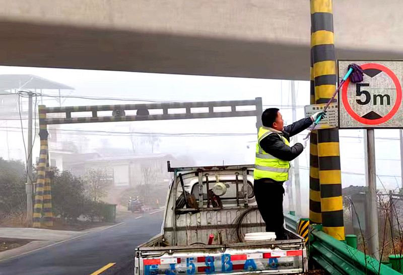 皖休寧公路：管養(yǎng)不鬆懈 服務(wù)不打折