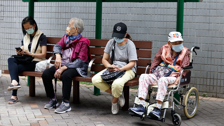 財政預(yù)算案｜下年度長者院舍及社區(qū)照顧服務(wù)券分別增加1000張 