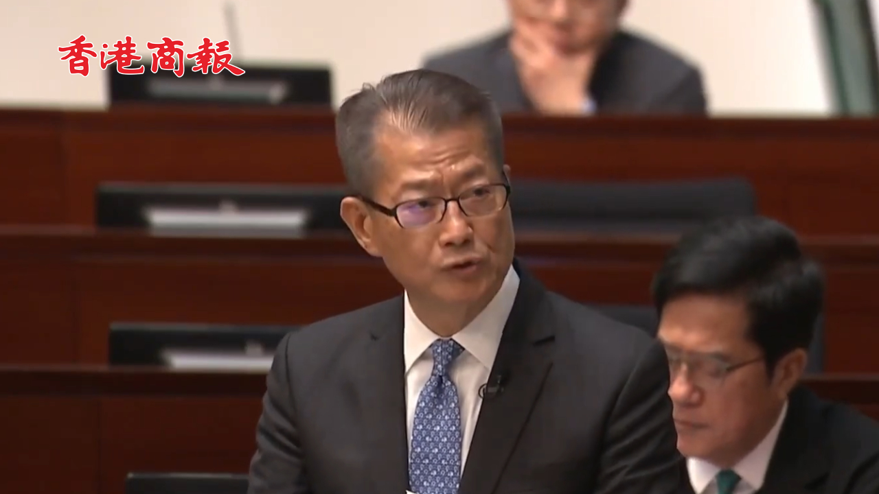 有片丨【財政預(yù)算案】香港享官俸者一律凍薪！削減約1萬個職位