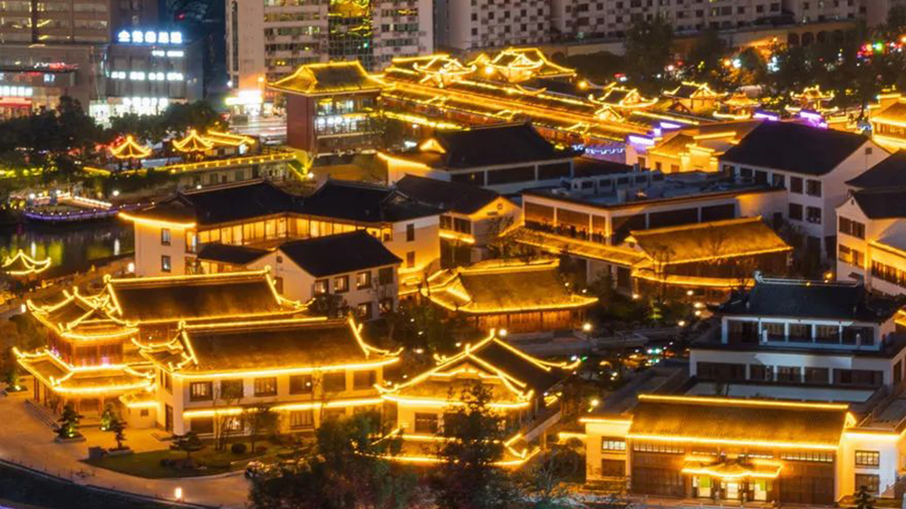 兩會(huì)前夕，新華社推出重磅評(píng)論