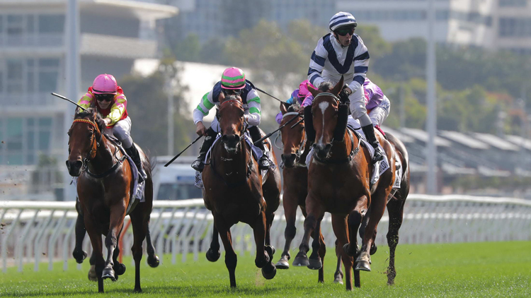 有片 | 艾道拿連中三元 球星後上橫掃奪香港經(jīng)典盃