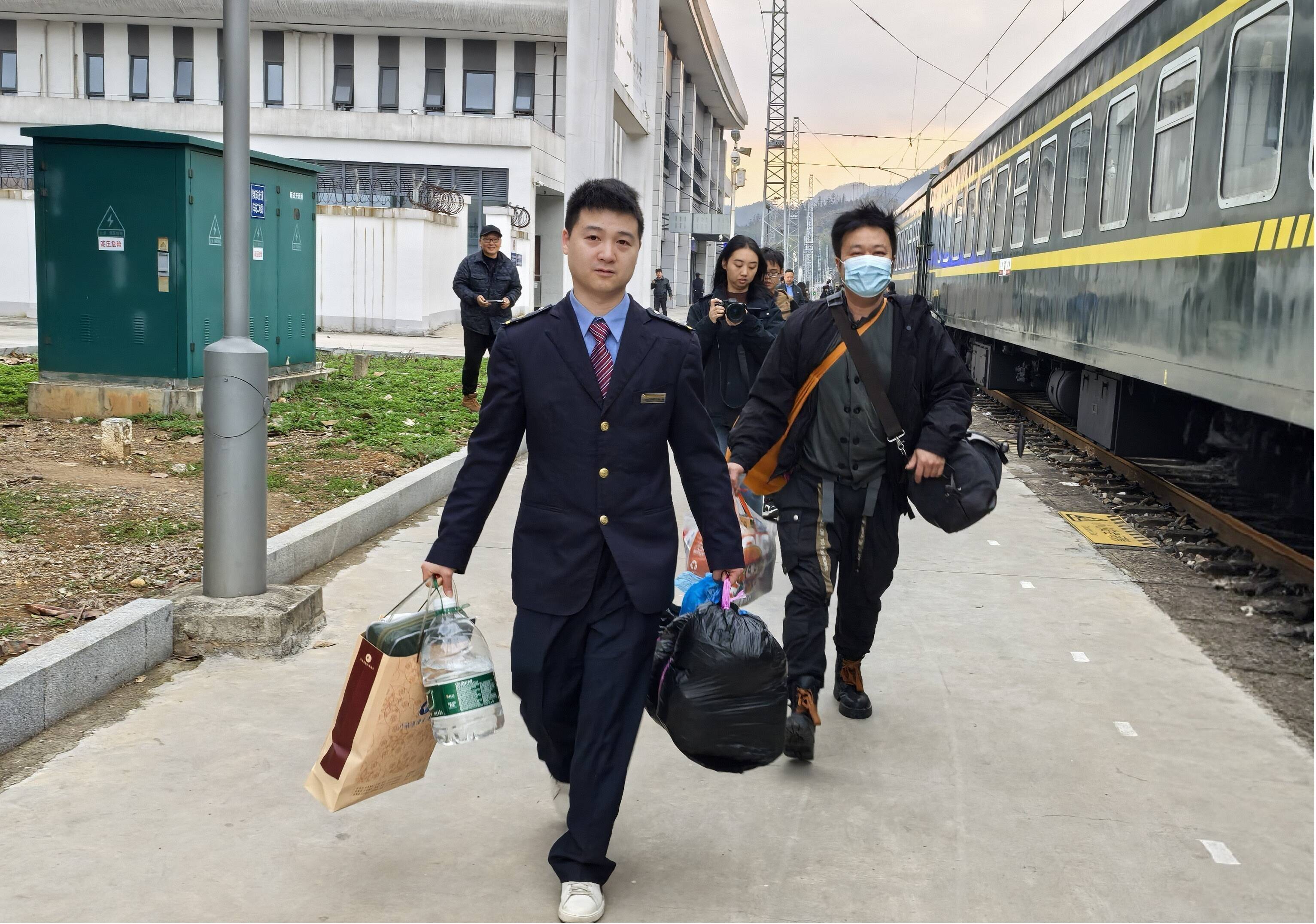 湖南懷化黔城客運列車開通