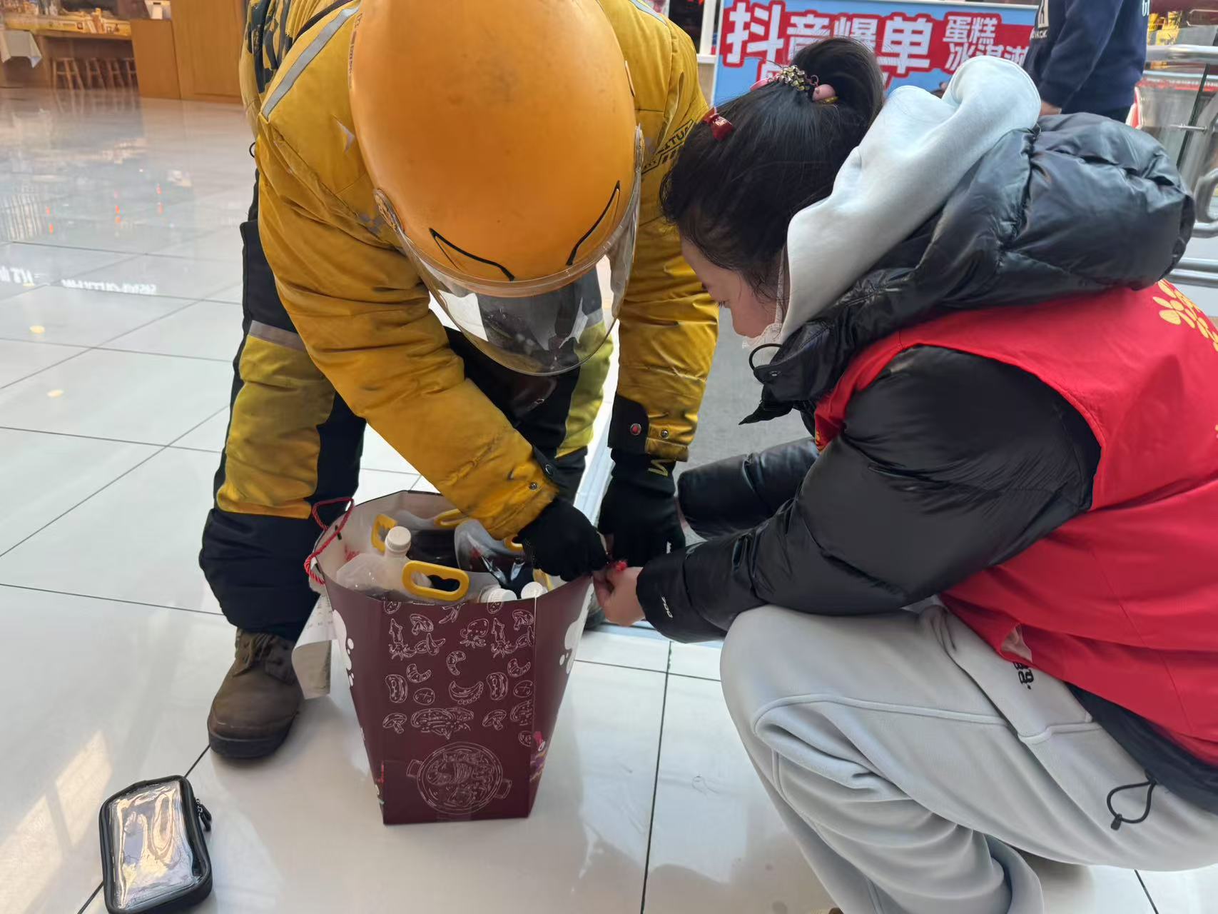 哈爾濱香坊萬(wàn)達(dá)黨群服務(wù)驛站打造騎手「友好商場(chǎng)」讓奔跑的心有個(gè)「家」