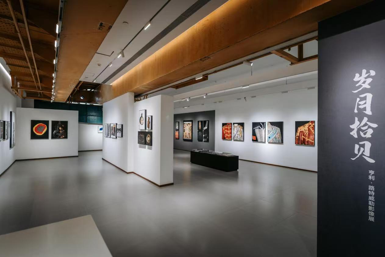 《歲月拾貝》攝影展亮相瀋陽鐵西1905文創(chuàng)園 共譜中瑞文化交流華彩樂章