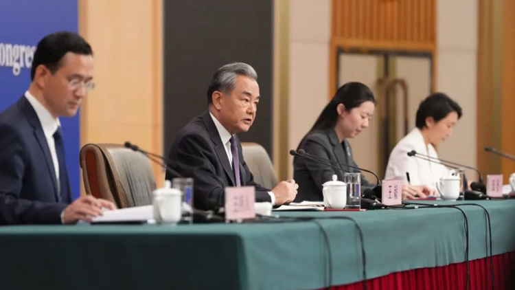 兩會(huì)外長(zhǎng)記者會(huì)的三個(gè)細(xì)節(jié)