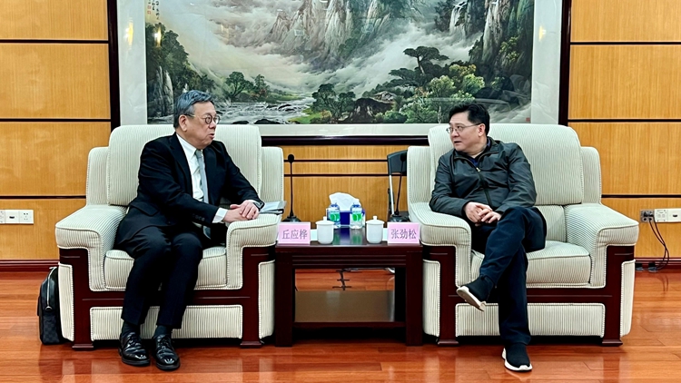 丘應(yīng)樺訪穗晤粵商務(wù)廳廳長(zhǎng) 就深化粵港經(jīng)貿(mào)合作交換意見(jiàn)