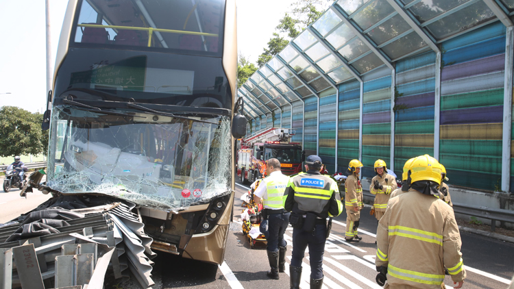 大埔吐露港公路巴士自抄  11人受傷送院
