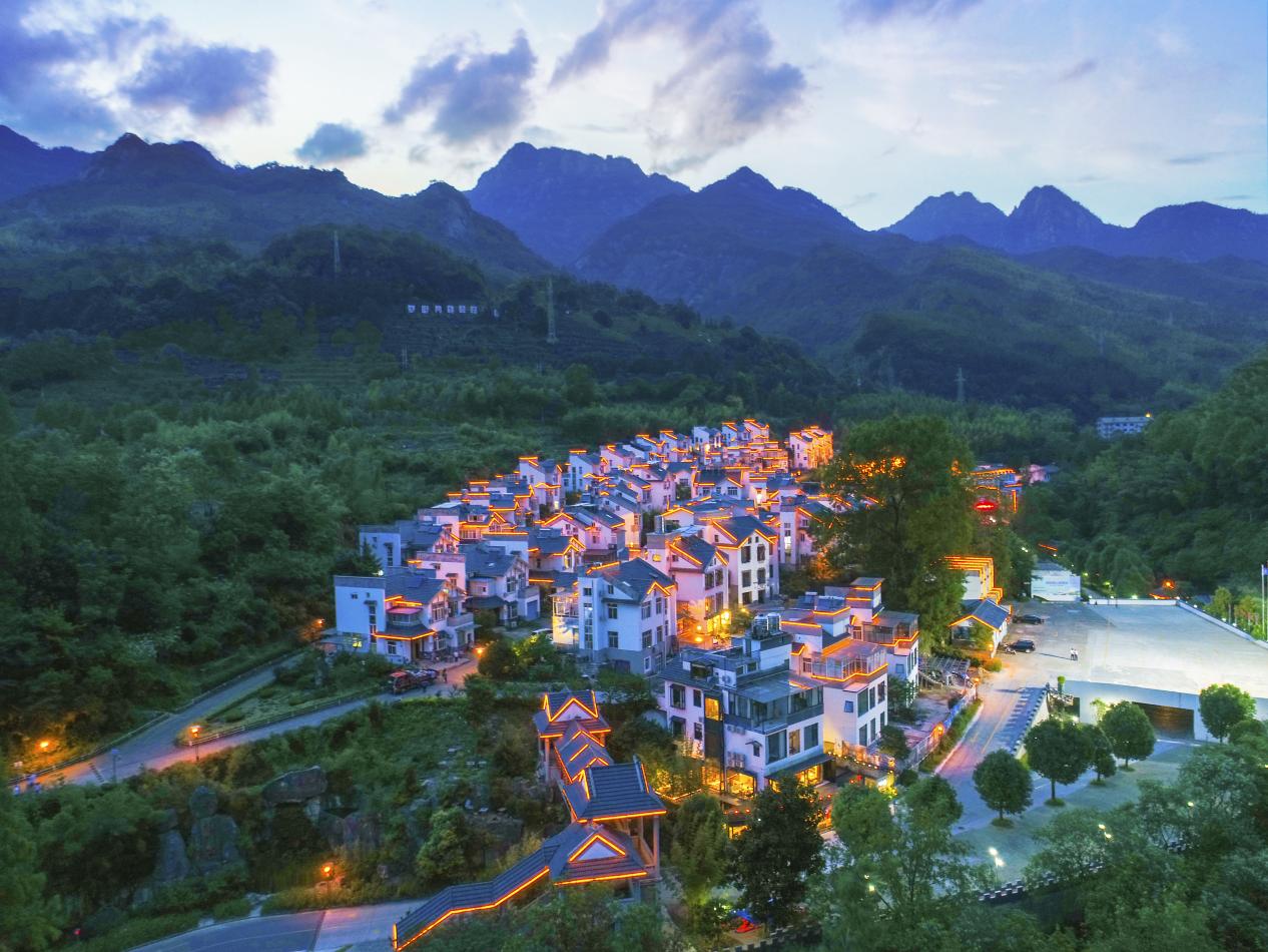 皖黃山區(qū)湯口鎮(zhèn)：重點項目穩(wěn)步推進  旅遊產(chǎn)業(yè)加速轉(zhuǎn)型