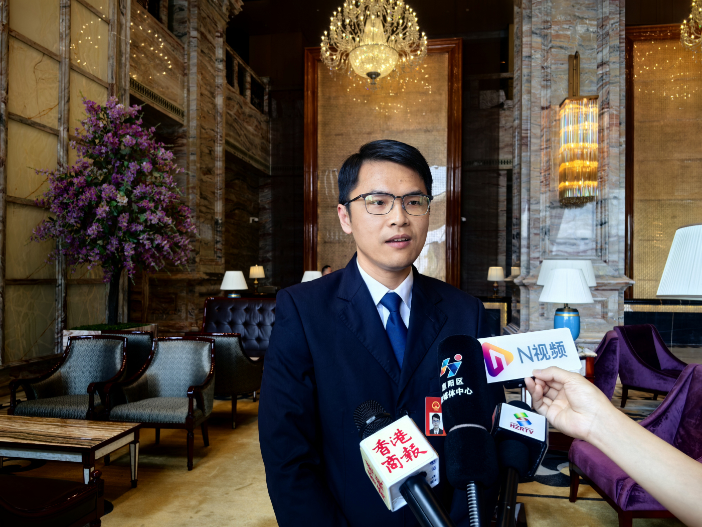 惠陽兩會∣惠陽區(qū)人大代表葉亮：以繡花功夫推進民生工程 讓兩會精神在社區(qū)落地生根