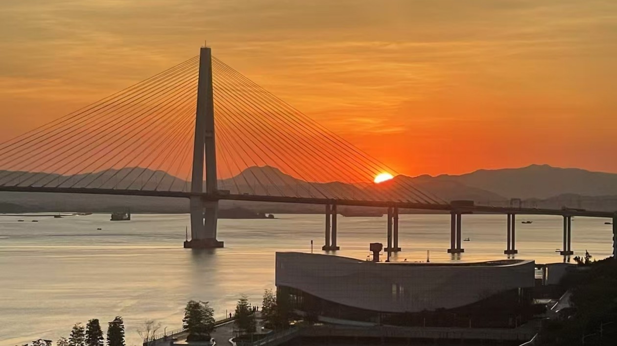 日落點(diǎn)亮城市 汕頭浪漫又治癒