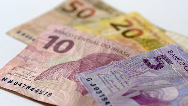 受美「對等關(guān)稅」影響 拉美多國貨幣對美元匯率跌超3%