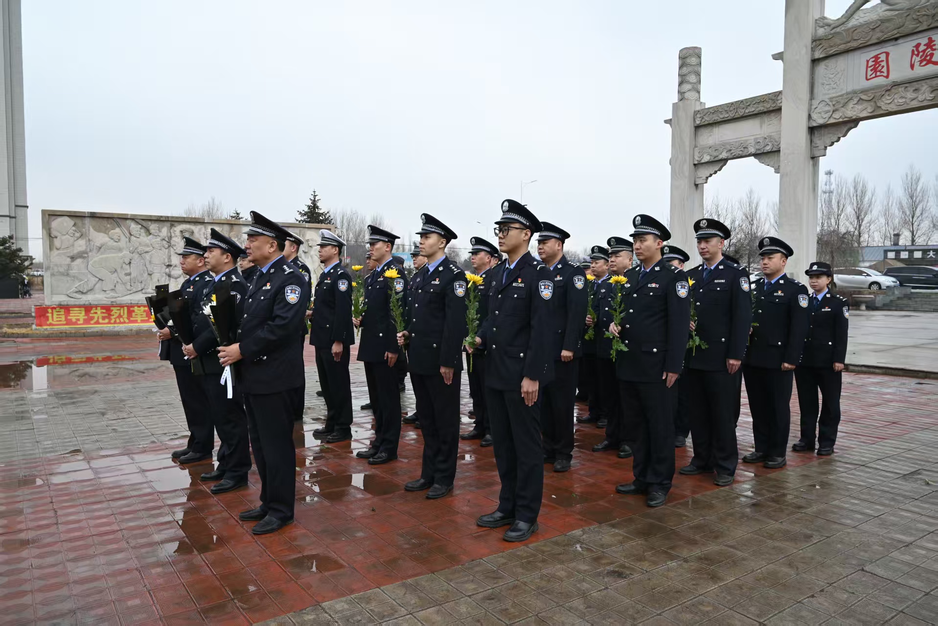 黑龍江巴彥縣公安局開展「緬懷家鄉(xiāng)英烈 爭做紅色傳人」主題祭祀英烈活動