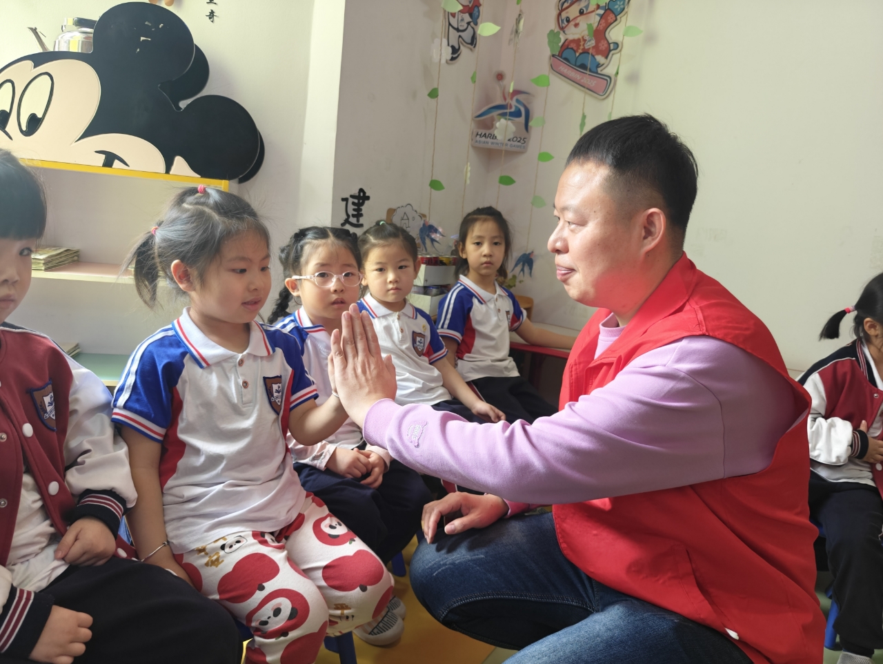 哈市香坊區(qū)幸福里社區(qū)：「小鬼當家」打造「黨建帶隊建」特色黨建品牌