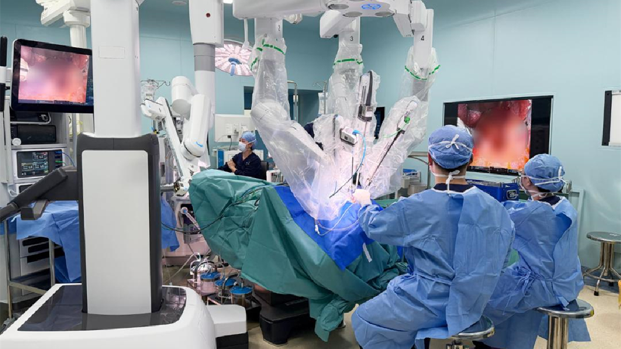 科技里程碑：達(dá)芬奇機(jī)器人助力花都完成首例高精度微創(chuàng)手術(shù)