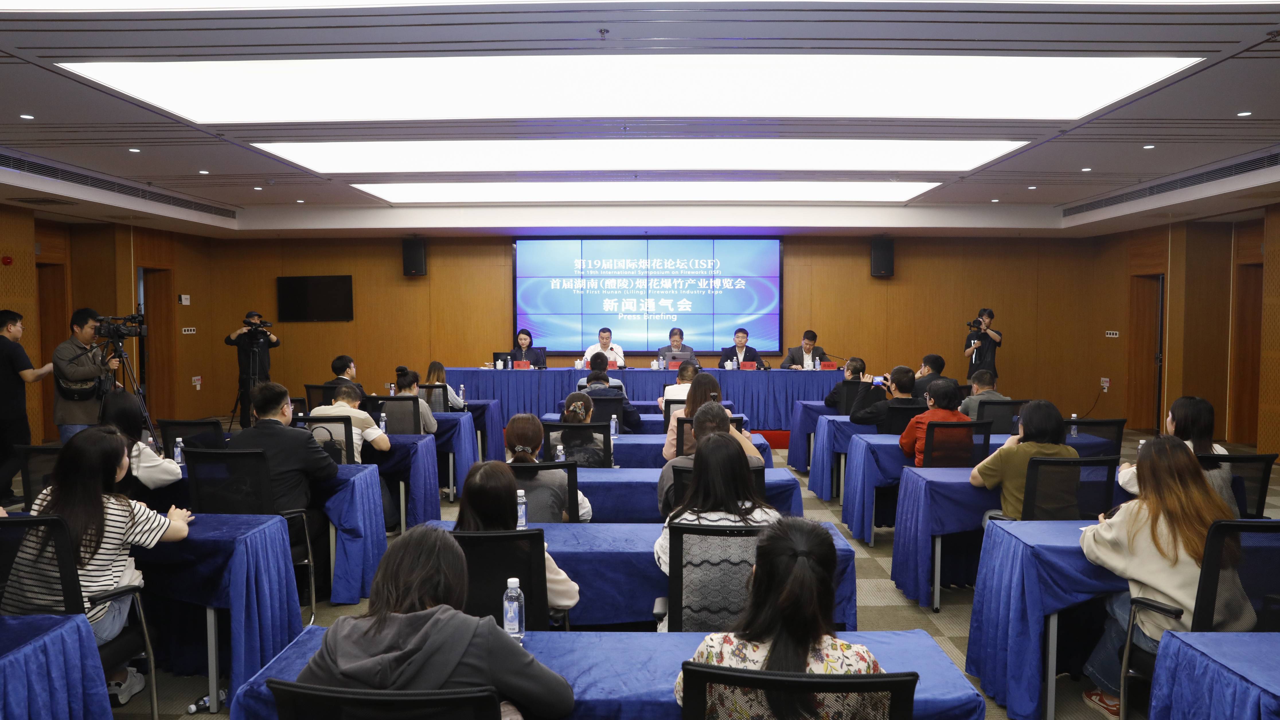 煙花界「達(dá)沃斯」攜手湘贛邊千年瓷都  開啟產(chǎn)業(yè)新篇