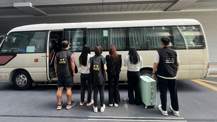 警方聯(lián)同入境處灣仔駱克道掃黃 拘捕7名內(nèi)地女