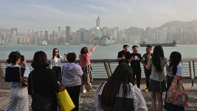 天文臺(tái)：昨日錄得最高氣溫33度 沙塵天氣會(huì)逐漸緩解