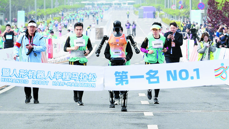 從總臺春晚到首個人形機械人半馬 島內(nèi)驚嘆大陸科技發(fā)展超乎想像