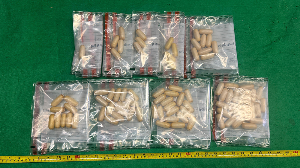 機(jī)場海關(guān)偵破旅客體內(nèi)藏毒案 檢獲86粒重770克懷疑可卡因