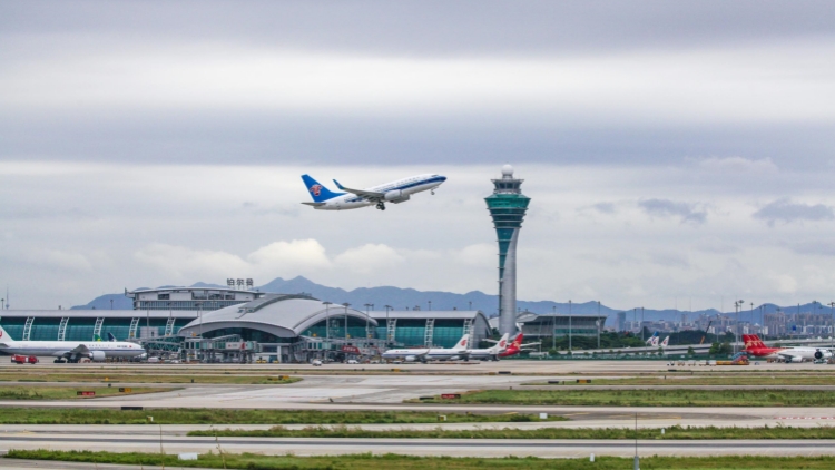 白雲(yún)機(jī)場口岸出入境客流提前26天突破500萬人次