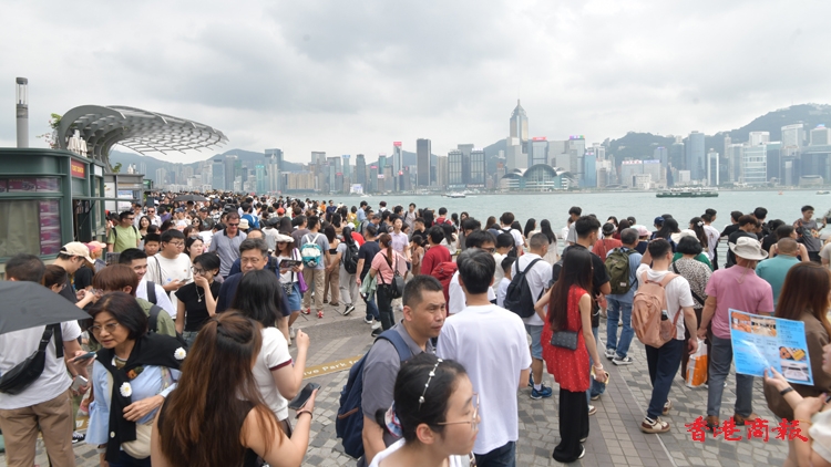 五一黃金周 | 截至晚上9時(shí)近89萬人次出入境 抵港內(nèi)地旅客佔(zhàn)21.3萬人次