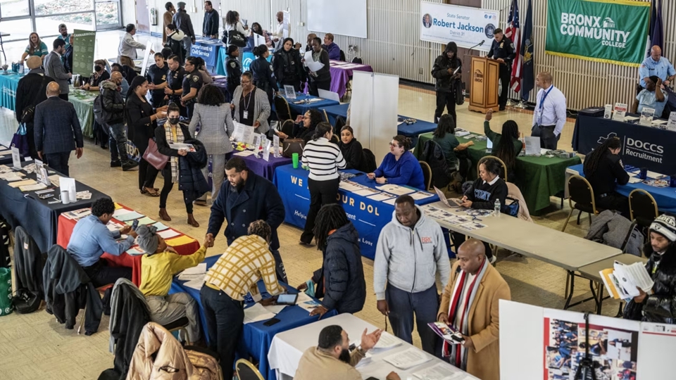 美國(guó)4月非農(nóng)就業(yè)新增17.7萬(wàn)人 失業(yè)率維持4.2%