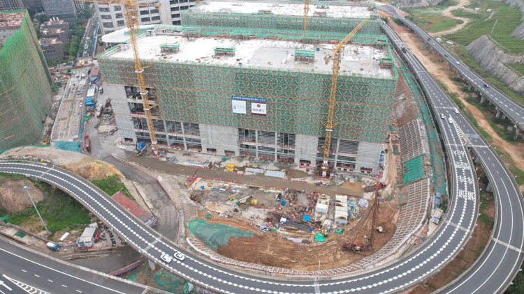 深國際西部公路樞紐物流園順利封頂