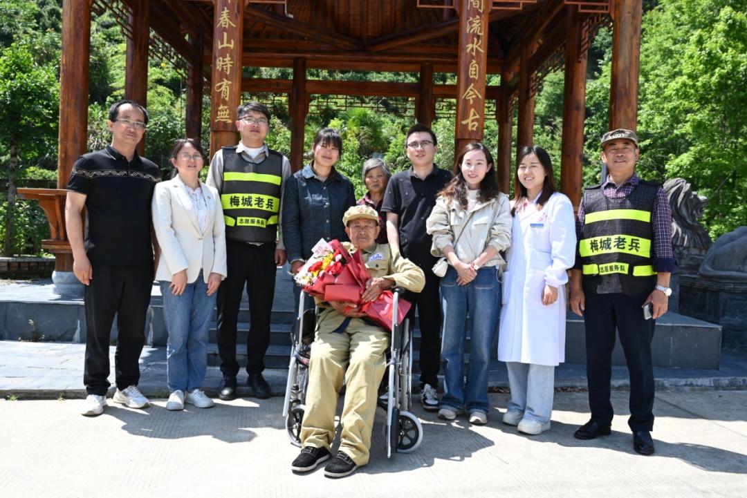 皖祁門(mén)縣：百歲老兵 生日快樂(lè)