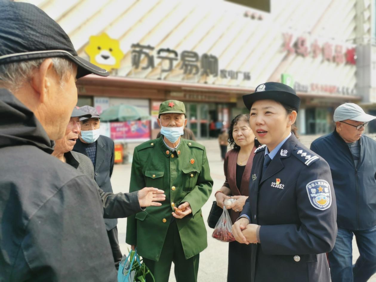 哈市呼蘭分局組織開(kāi)展「與民同心、為您守護(hù)」防範(fàn)經(jīng)濟(jì)犯罪主題宣傳活動(dòng)