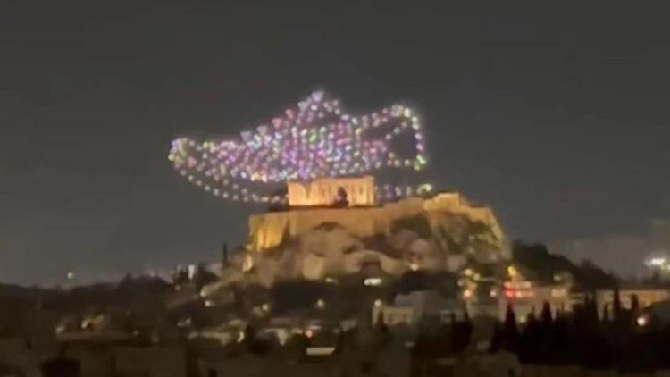 雅典衛(wèi)城上空現(xiàn)「巨鞋」形狀無人機(jī)群 希臘下令徹查