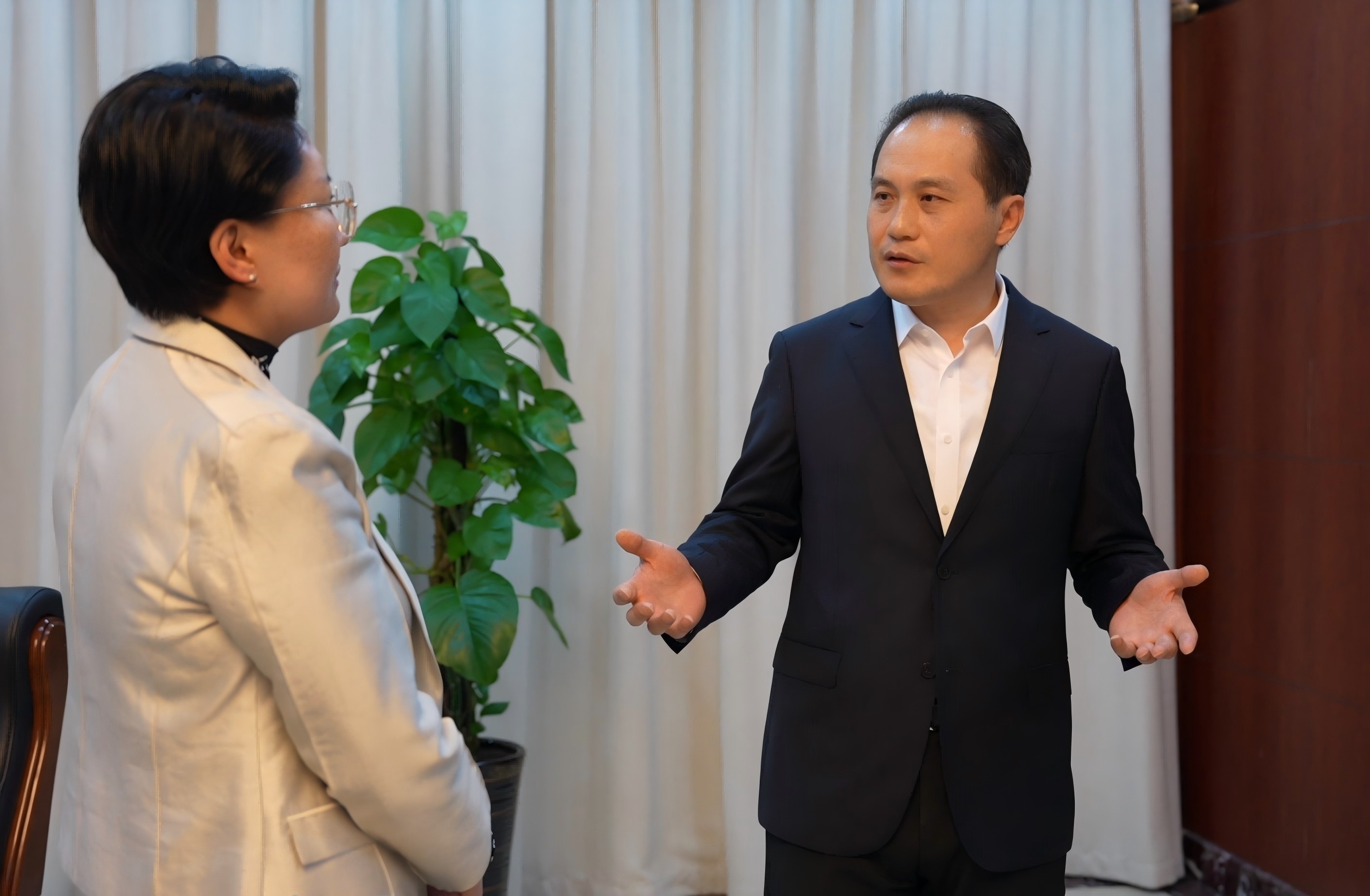 吉林省副省長、通化市委書記孫簡接受香港商報(bào)全媒體記者專訪