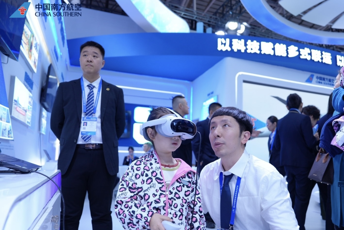 南航攜飛行模擬訓(xùn)練設(shè)備亮相34屆哈洽會(huì)