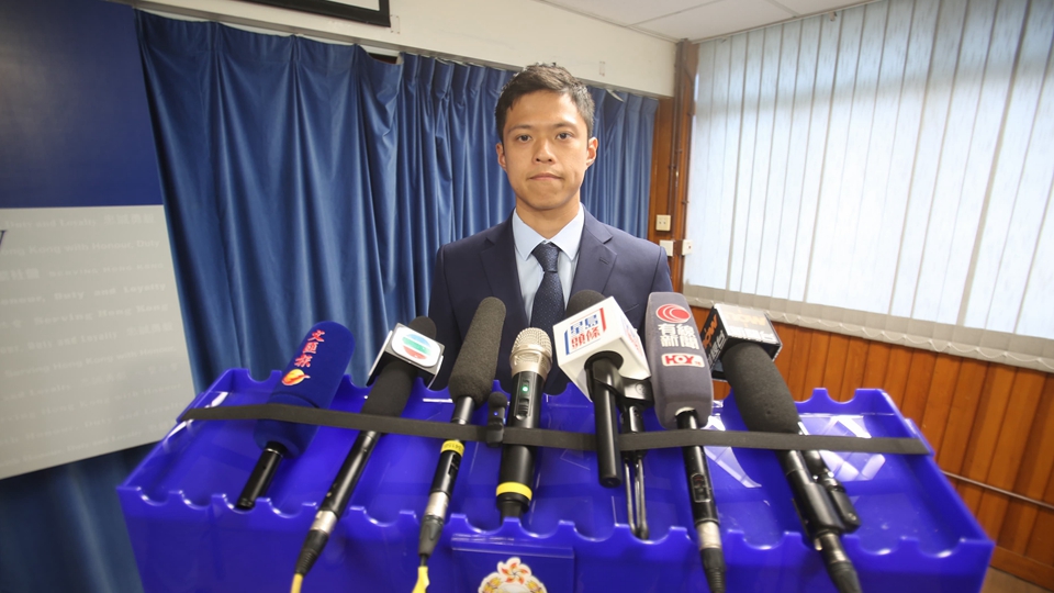 涉於港鐵尖沙咀站攜帶仿製槍械 警拘內(nèi)地男