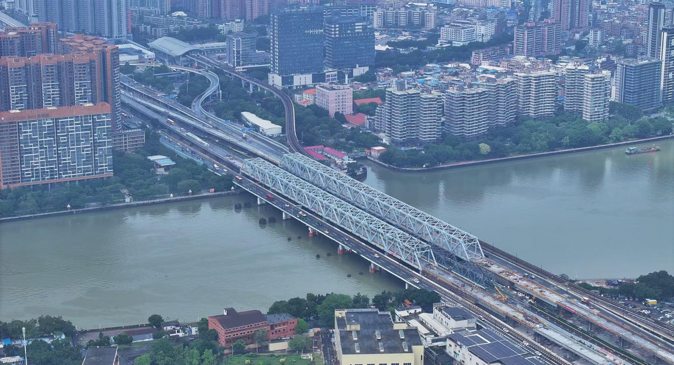 廣湛高鐵珠江四線特大橋全橋合龍
